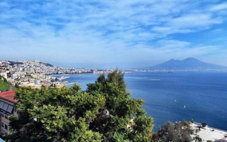 Meteo Napoli e Campania: sole, caldo e temperature otre i 35 gradi
