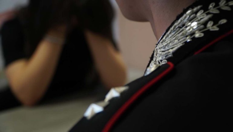 Mondragone, picchia l’ex compagna in Hotel: arrestato 53enne