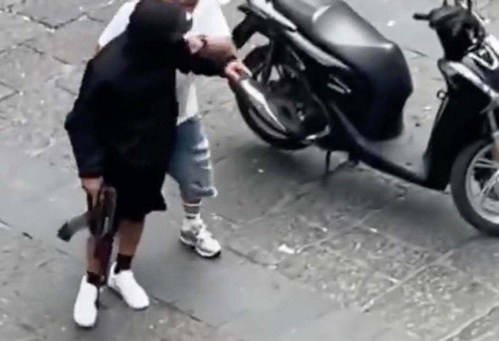 Montesanto, ecco il video «dell’uomo nero»: non era solo