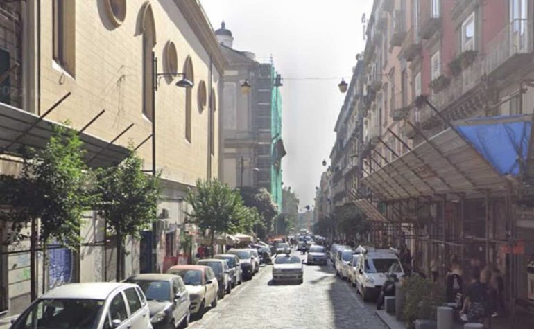 Napoli, caccia al bruto che ha cercato di violentare la studentessa Erasmus in via Duomo