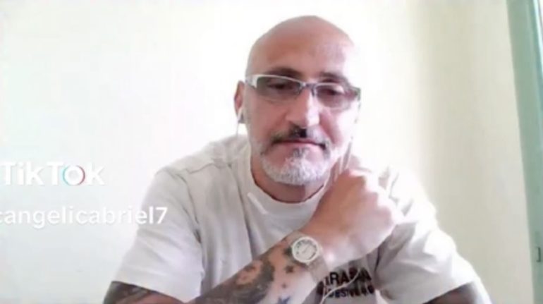Napoli, il boss Silvestro Pellecchia diventa un «idolo» su TikTok: il video dal carcere