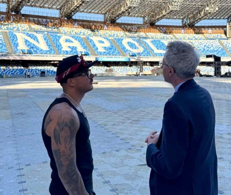 Napoli, incontro istituzionale allo stadio tra il sindaco Manfredi e Geolier per il futuro dei giovani
