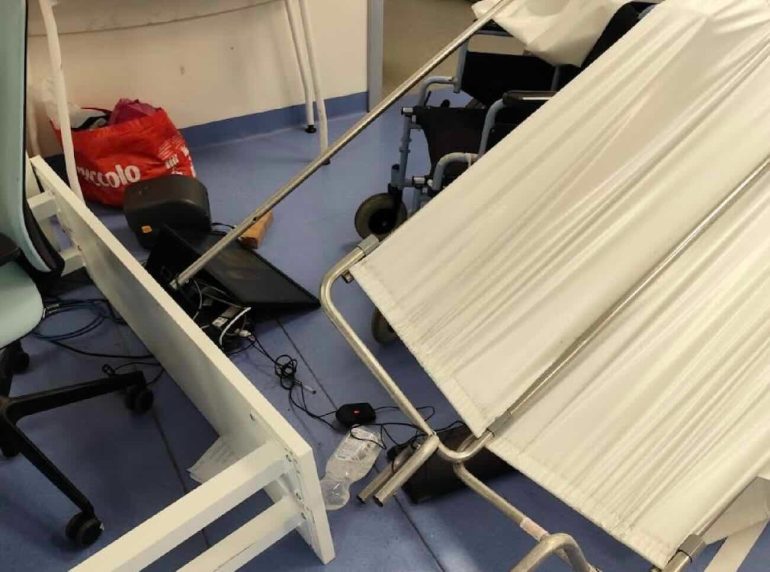 Napoli, Ordini di medici e infermieri: «Basta aggressioni al personale sanitario»