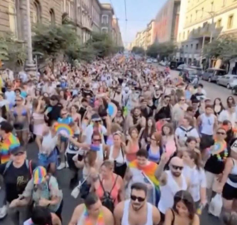 Napoli Pride, oltre cinquantamila in piazza per i diritti