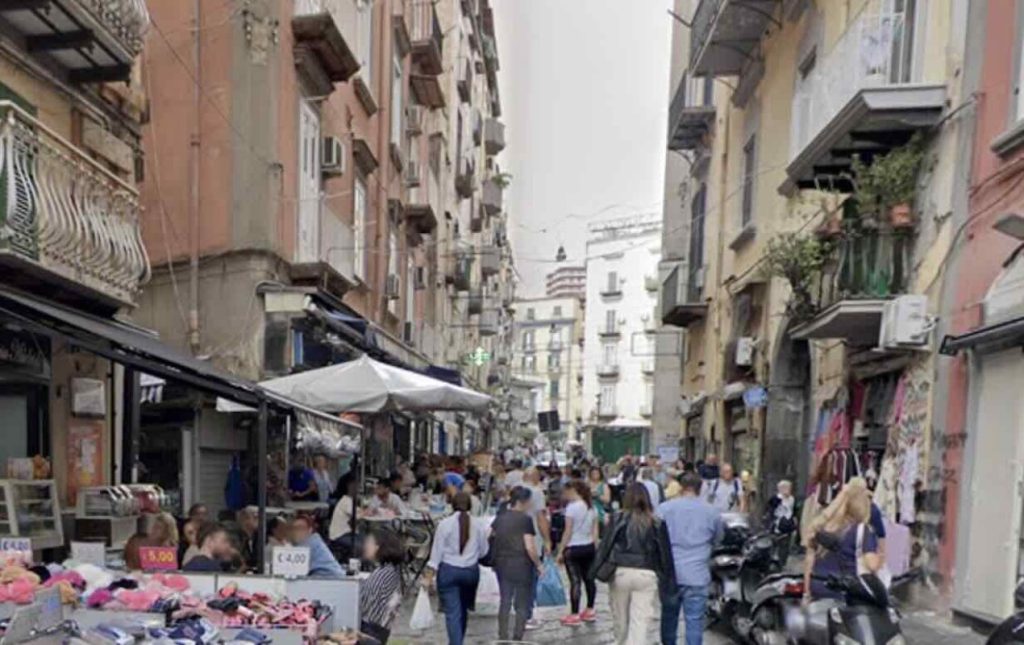Napoli, quarta stesa in una settimana ai Quartieri Spagnoli: spari nella notte a Portamedina