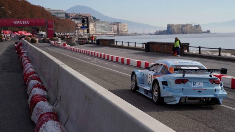Napoli Racing Show 2026, il Lungomare Caracciolo diventa il tempio dei motori