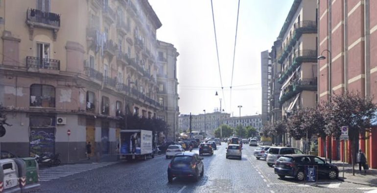 Napoli, rapina turista svizzera in via Poerio: arrestato 22enne