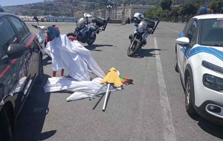 Napoli, scatta il sequestro alla Rotonda Diaz: denunciati gli abusivi