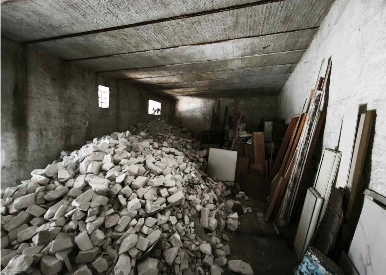Napoli, sequestrata area abusiva di 300 mq per gestione illecita di rifiuti a Cupa Santa Maria del Pozzo