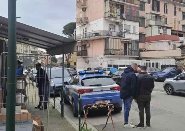 Napoli, un «like» sui social a una ragazza scatena la vendetta del clan: disabile gambizzato