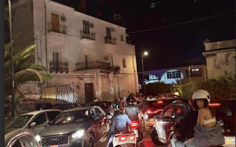 Nisida in tilt: caos movida blocca residenti, malato oncologico intrappolato nel traffico