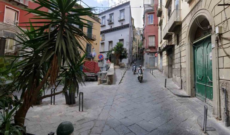 Nuova stesa ai Quartieri Spagnoli, spari nella notte in via san Carlo alle Mortelle