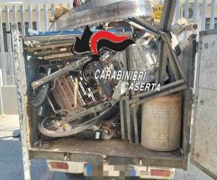 Parete, trasporto illecito di rifiuti metallici: denunciato 73enne, mezzo sequestrato