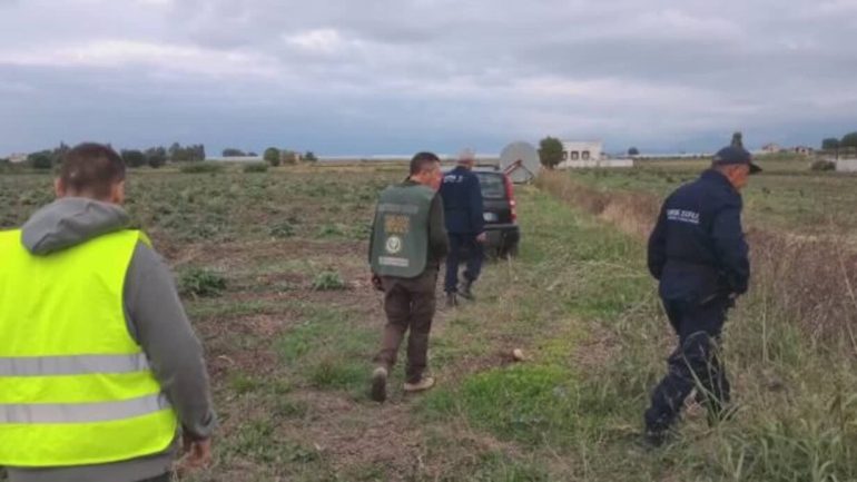 Piana del Sele, strage di regole nei campi: 131 lavoratori irregolari su 147. Sospesa un’azienda agricola