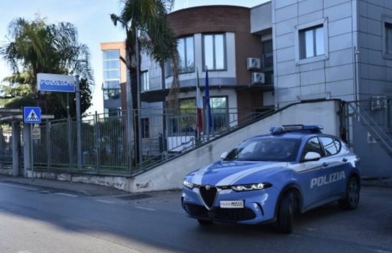 Polizia rafforza i controlli ad Arzano e Frattamaggiore: 73 persone identificate