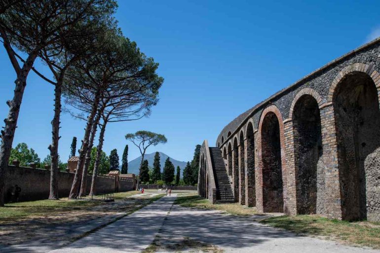 Pompei oltre gli scavi: cosa vive oggi la città