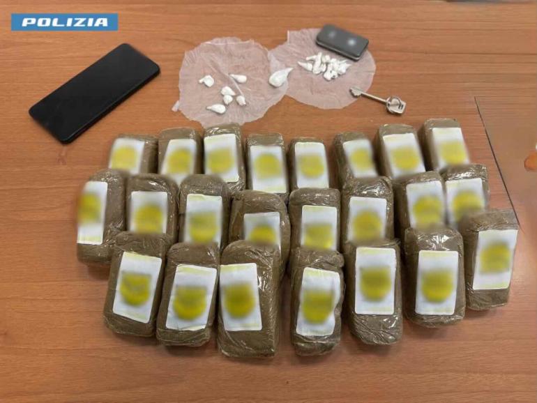Sequestrati 5 chili di droga ai Quartieri Spagnoli
