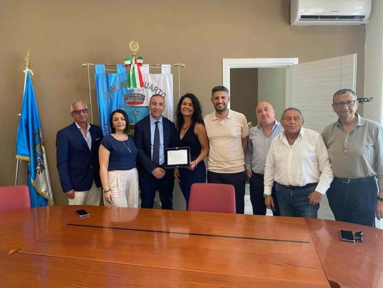 Quarto premia l’infermiera che salvò un uomo durante una partita di padel