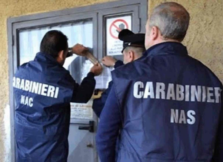 Salerno, movida sotto la lente del NAS: irregolare l’80% delle attività controllate, chiusi cinque esercizi