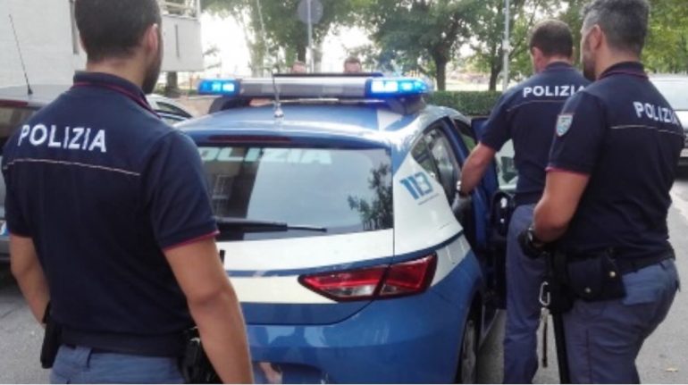 San Giorgio, minaccia donna nel condominio e aggredisce gli agenti: arrestato