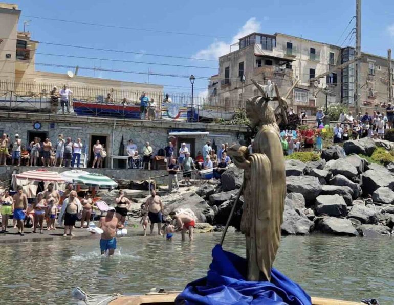 San Giovanni da aMare: la 23ª processione a mare rinnova il legame di Napoli