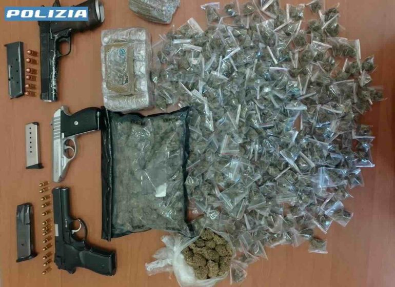 San Pietro a Patierno: sequestrate armi della faida locale e stupefacenti