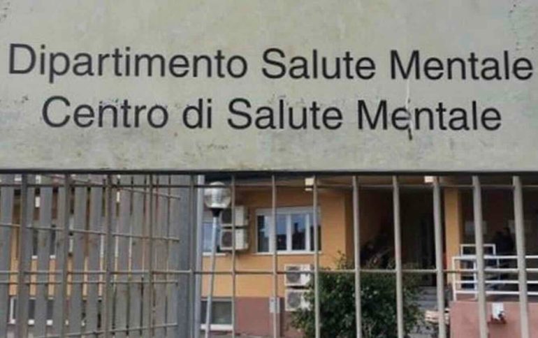 Sanità, stop all’assistenza H24 nei Centri di Salute Mentale: è scontro a Napoli