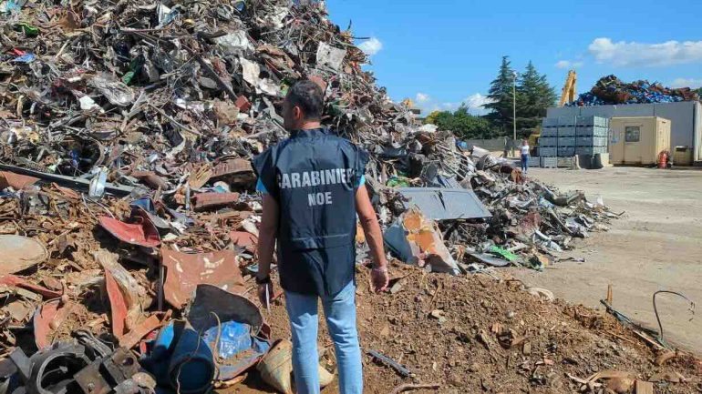 Scampia, sequestrata azienda di recupero rifiuti