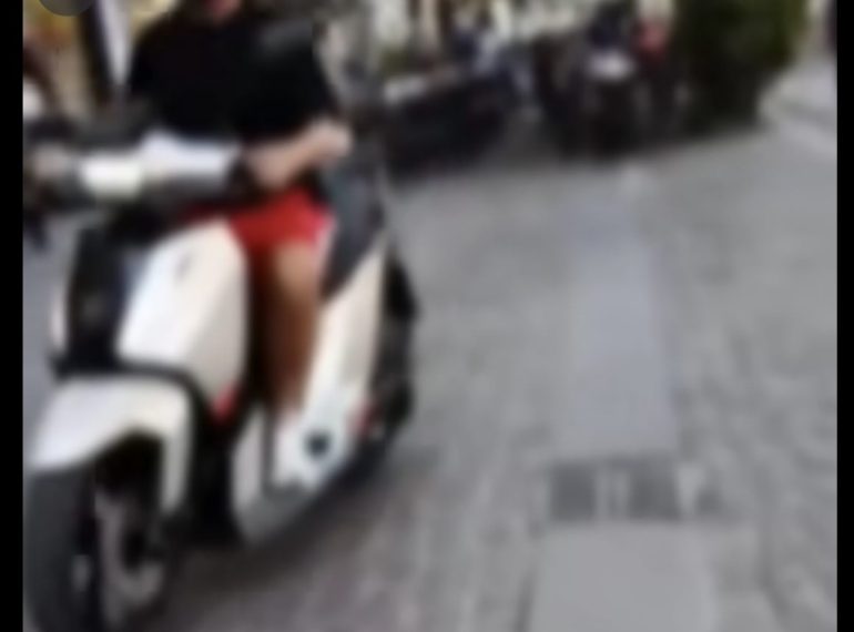 Scooteristi spericolati a Via Foria: residenti esasperati chiedono interventi urgenti