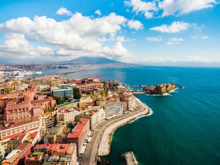 Sole e caldo estivo su Napoli e in tutta la regione: temperature fino a 30 gradi