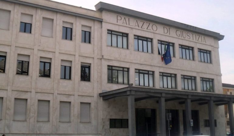 Sorelline ritrovate, scarcerati dal Gip mamma, compagno e nonno