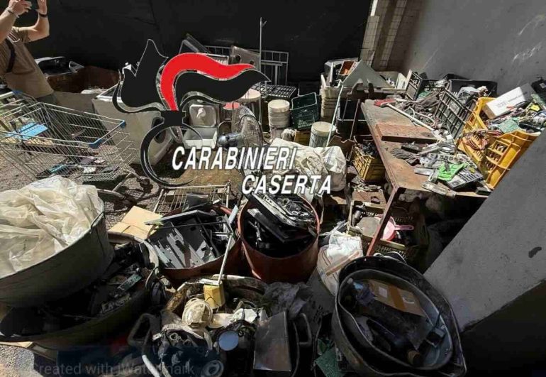 Stoccaggio illegale di rifiuti pericolosi in un condominio ad Aversa: tre arresti