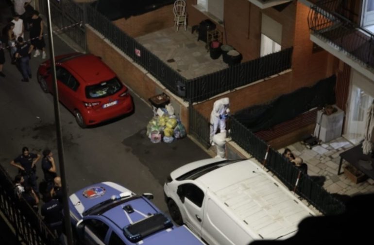Strage familiare, uccisi padre, madre e figlia di 6 anni: ferito l’altro figlio