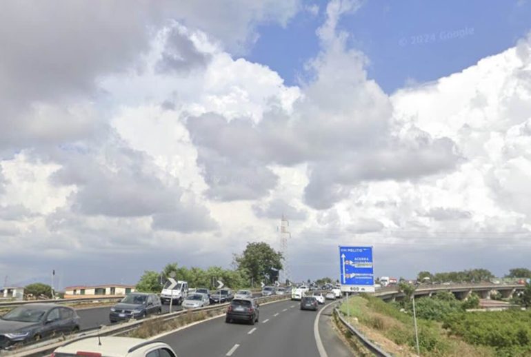 Tentano di rapinare auto ma scoprono che sono poliziotti e scappano: arrestati due rom