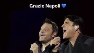 Tiziano Ferro conquista il Maradona, ovazione per il duetto con Sal Da Vinci