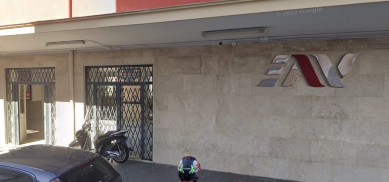 Torre Annunziata, ruba il portafogli a due turisti e aggredisce una guardia giurata: arrestato 30enne