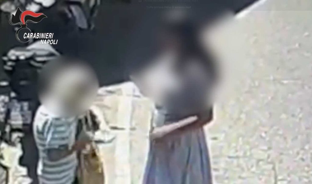 Travestito da donna per derubare un’86enne: due arresti a Piano di Sorrento