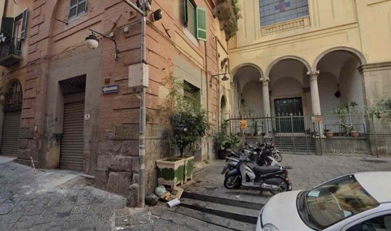 Tre «stese» consecutive ai Quartieri Spagnoli: è la nuova faida tra baby criminali