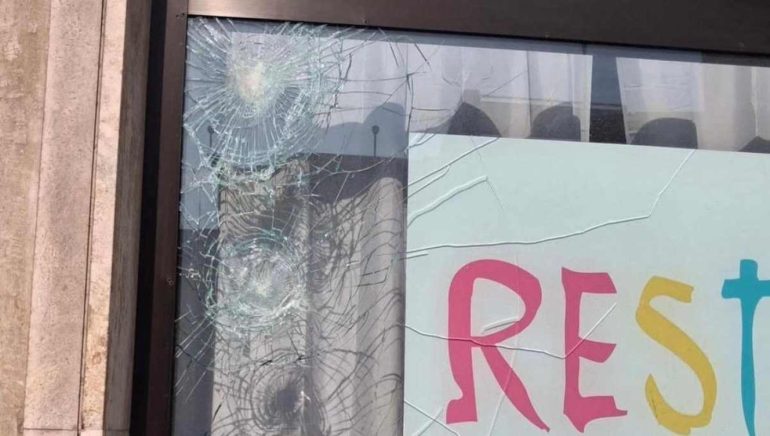 Vandali contro la sede di Resta, il prefetto: «Difendere chi lavora per il territorio»