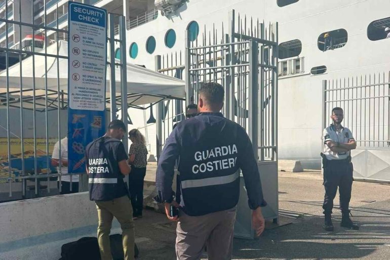 «Allarme» in mare, hackerano gli altoparlanti di una nave da crociera diretta a Napoli: sei ragazzi nei guai