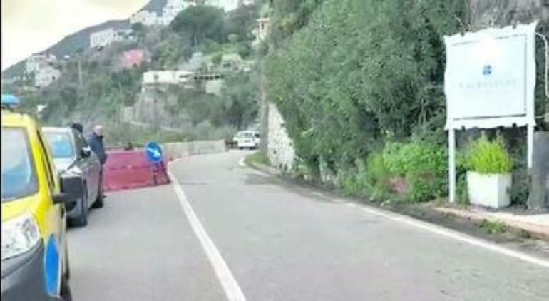 Amalfitana riaperta a Vico Equense: traffico a senso unico alternato, domani ritorno alla normalità