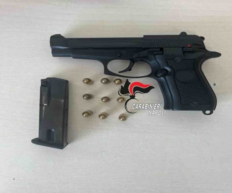 Armi e munizioni in casa a Frattamaggiore: arrestato un 42enne