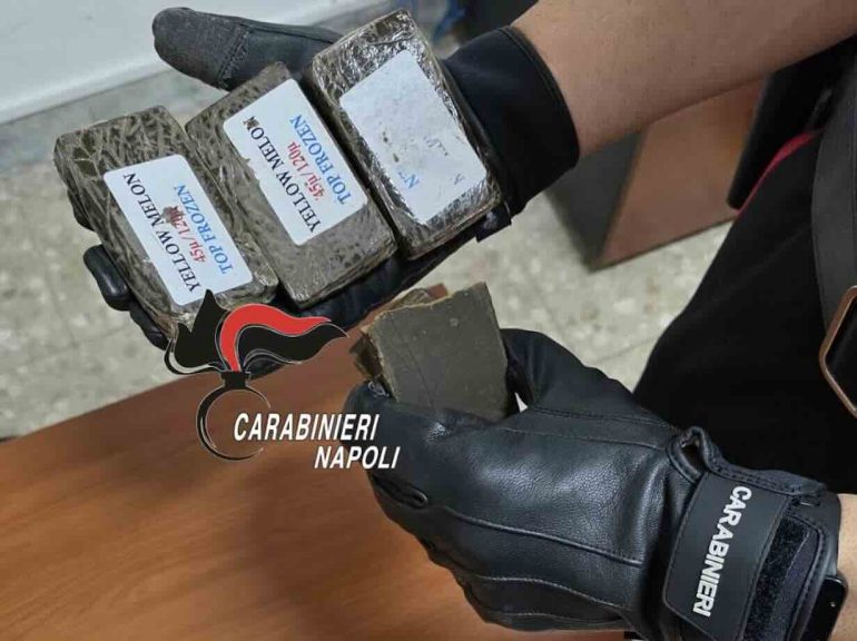Arrestato a Grumo Nevano gestore di circolo ricreativo con droga e materiale per spaccio