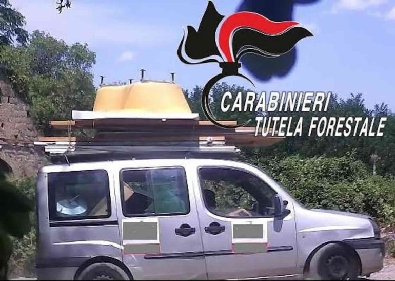 Aversa, scaricano rifiuti edili in pieno giorno: tre operai denunciati