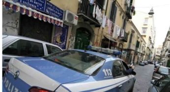 Blitz alle Case Nuove, pusher tenta di disfarsi del crack e aggredisce gli agenti: arrestato