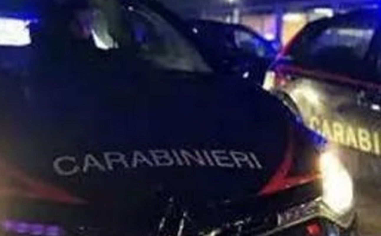 I carabinieri durante il blitz
