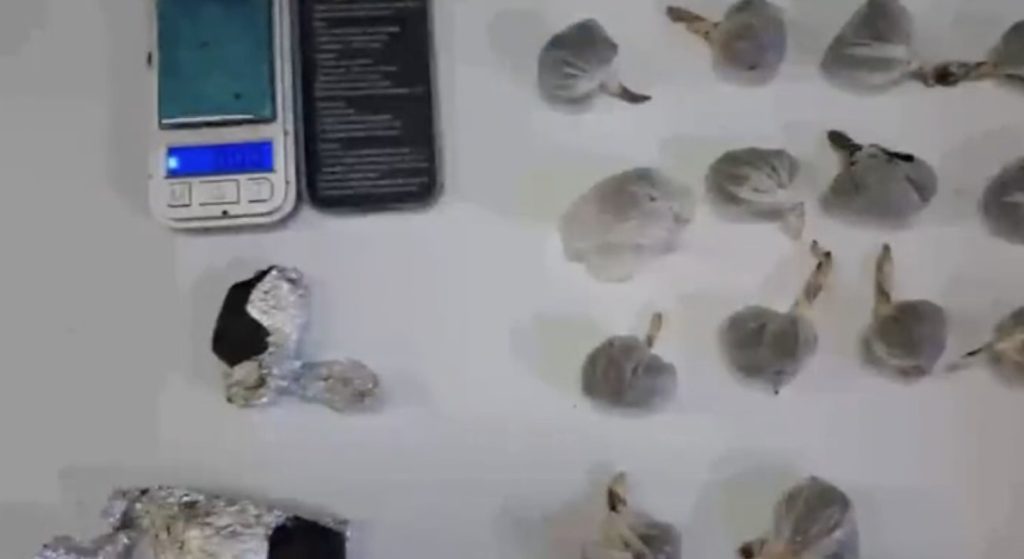 Blitz ventre dei Quartieri Spagnoli: sequestrata droga, munizioni e merce falsa