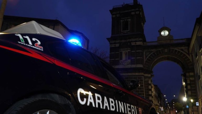 Aversa, spaccata in via Roma: fugge con la cassa tra le mani, arrestato 46enne