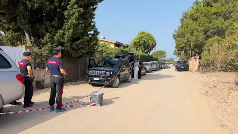 Cagliari, ferisce gravemente la moglie poi spara e uccide il fratello prima di costituirsi