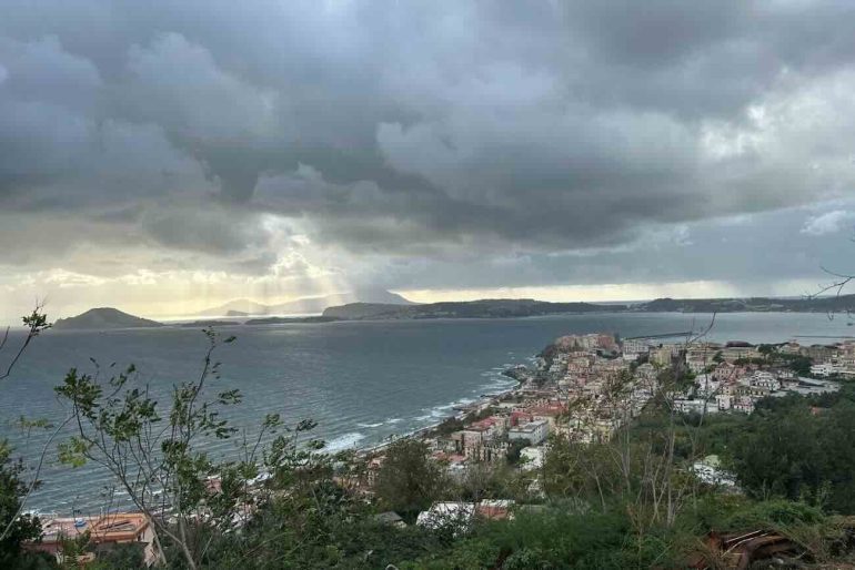 Campania, allerta meteo: temporali intensi e rischio grandine nel pomeriggio di oggi